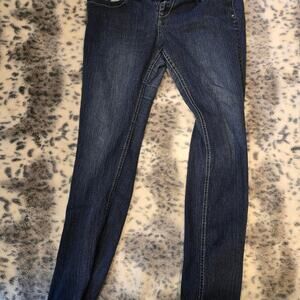 Dark wash skinny jeans has